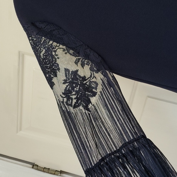 Mock neck blouse. - Picture 3 of 7